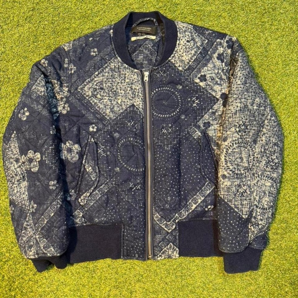 Scotch & Soda navy blue bomber jacket‎ with unique pattern #bomberjacket